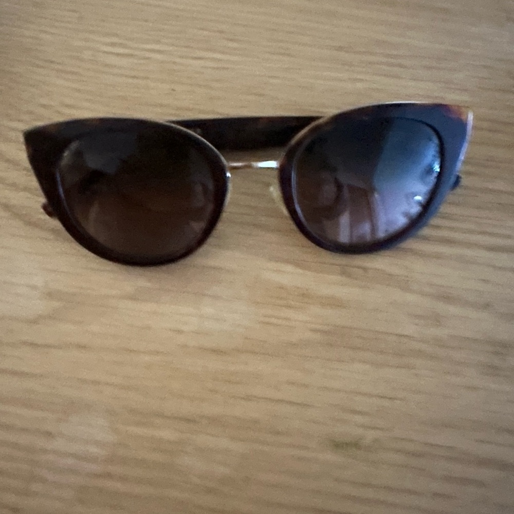 Stylish Brown warby Parker cat eye Sunglasses